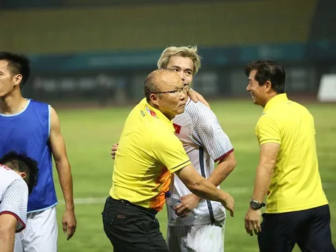 Điểm tin bóng đá Việt Nam sáng 03/10: Thầy Park nhận định HLV trẻ khó thành công ở Việt Nam