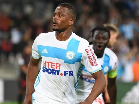 Nỗi cô đơn của Patrice Evra…