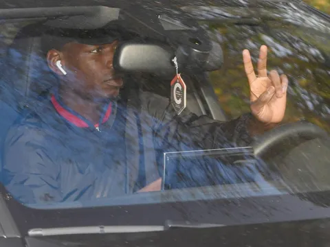 Paul  Pogba trở lại sân tập, Man Utd sẵn sàng chiến Benfica