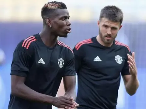 Paul Pogba và Michael Carrick trở lại tập luyện cùng đội trẻ MU