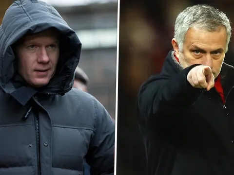Scholes ngay lập tức "đá đểu" Mourinho khi nhận việc mới tại Oldham