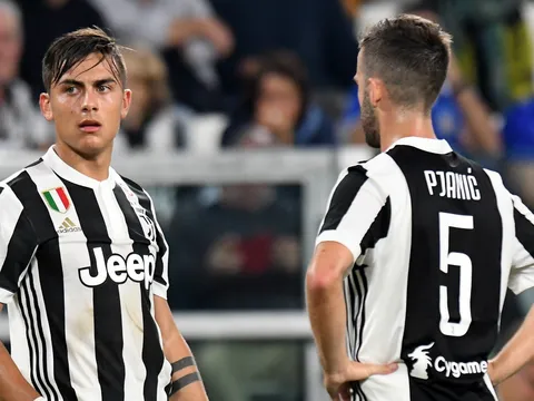 Đồng đội thay nhau gửi lời an ủi Higuain