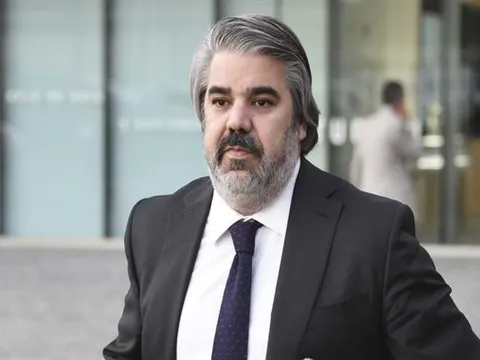 SỐC: Benfica điêu đứng vì... gái gọi