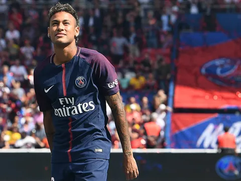 Neymar thất bại trước Ronaldo: Mãi là người đến sau