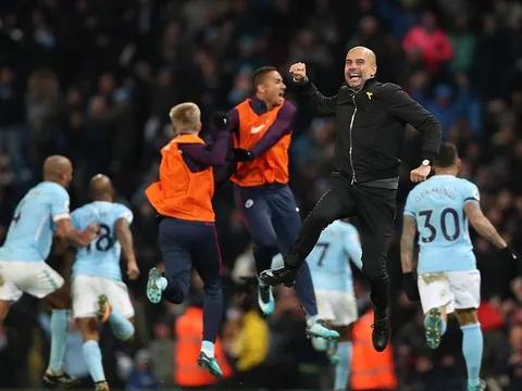 Pep Guardiola vỡ òa khi Man City vượt ải phút cuối