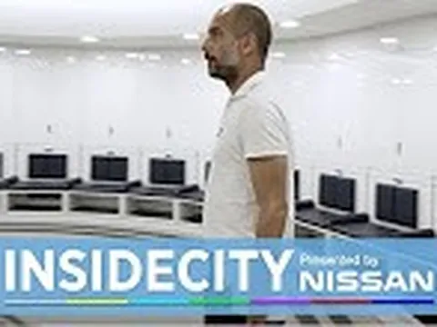 Pep ngẩng người ngắm phòng thay đồ mới của Man City