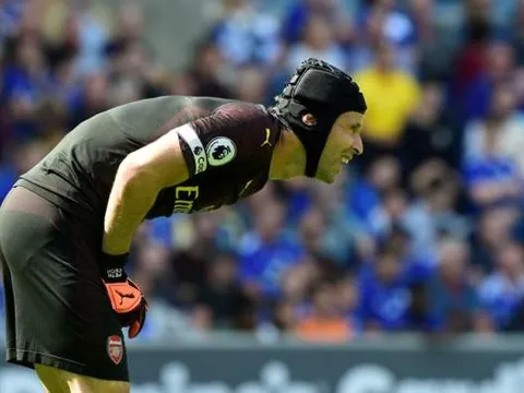 CĐV Arsenal yêu cầu 'trảm' Petr Cech sau màn trình diễn thảm họa