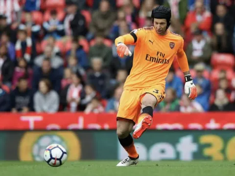 Petr Cech giận dữ, chửi thẳng mặt đồng đội