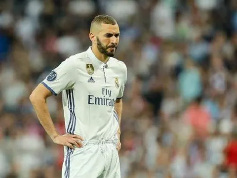 Pha bỏ lỡ khó tin của Benzema trước APOEL