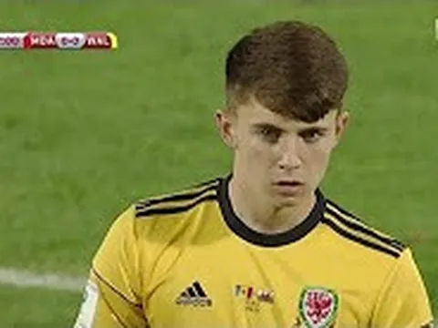 Pha bứt tốc kinh hoàng của sao trẻ Liverpool - Woodburn