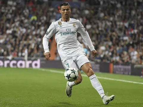 Pha đi bóng xé toang hàng thủ Tottenham của Ronaldo