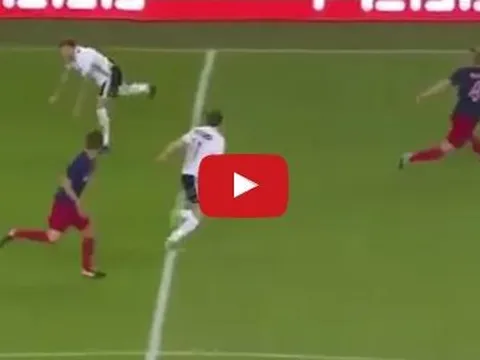 Pha giật gót đầy ngẫu hứng của Nicklas Bendtner