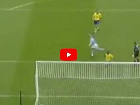 Pha phản lưới nhà hài hước của huyền thoại Arsenal, Lauren