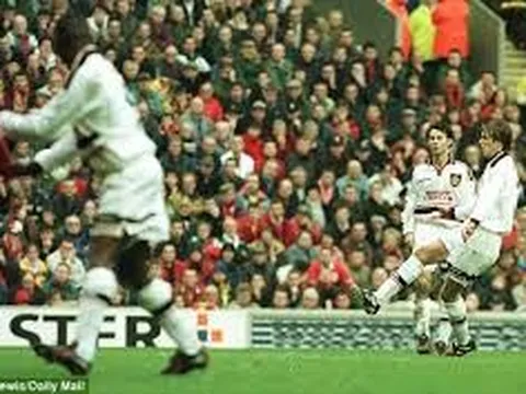 Pha sút phạt tuyệt đẹp của David Beckham vào lưới Liverpool