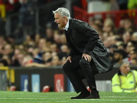 Phải chăng Mourinho đang "giận cả thế giới"?