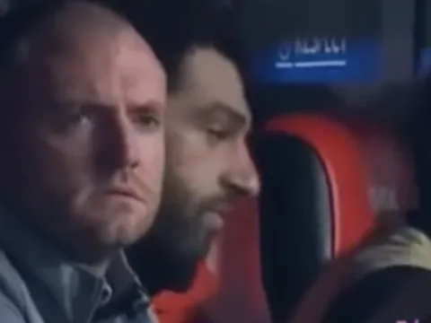 Phản ứng của Salah trước bàn thua vào phút 90+4 của Liverpool