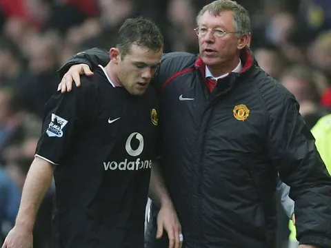 Phản ứng đặc biệt của Sir Alex khi Rooney muốn xin quả bóng trận ra mắt