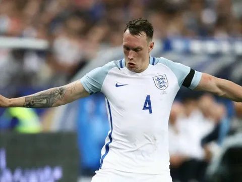 "Phil Jones là trung vệ số 1 nước Anh"