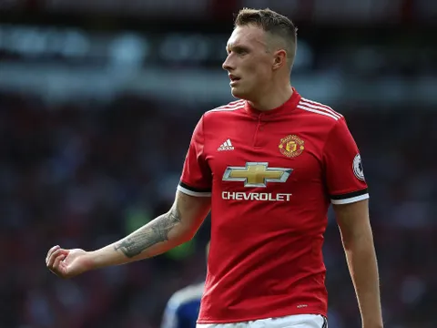 Phil Jones lên tiếng, tiết lộ vai trò của "đệ nhị nhân" tại Man Utd