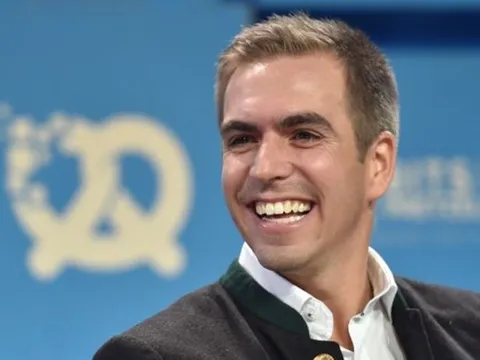 Philipp Lahm chính thức trở thành “Huyền thoại thể thao” của Đức