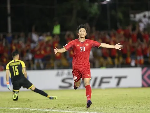 Dư luận Philippines sốc khi thủ môn Falkesgaard phải ngồi dự bị