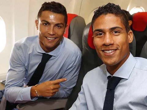 Phong độ chạm đáy, Ronaldo vẫn tươi cười cùng Real sang Dortmund
