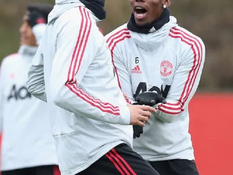 Phong độ chói sáng, Pogba mang đến tiếng cười cho cả sân tập Quỷ đỏ