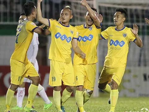 Phù thuỷ Petrovic cùng FLC Thanh Hoá thâu tóm danh hiệu