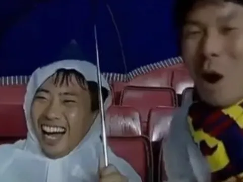 Pique bị đuổi, fan Barcelona ăn mừng như thắng trận