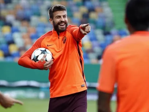 Pique cười nghiêng ngả trong buổi tập đầu của Barca tại Lisbon