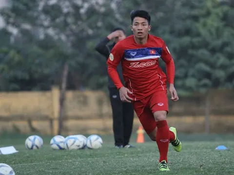 HLV Park Hang-seo vá hàng thủ, trao niềm tin với Bùi Tiến Dũng