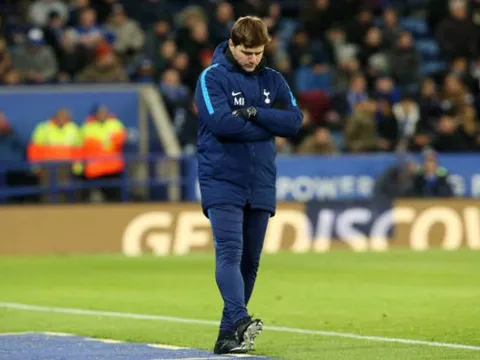 Pochettino chỉ biết cúi đầu trước phong độ đi xuống của Tottenham