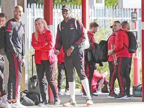 Pogba biểu cảm không ngờ giữa tâm bão với Mourinho
