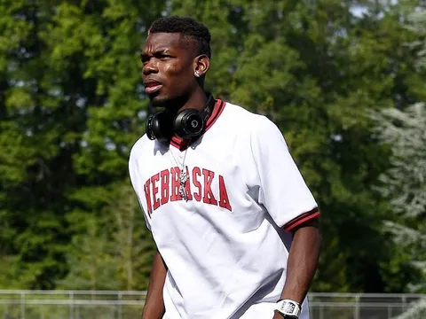 Pogba & Kante cực ngầu, Mbappe tươi cười lên tuyển hội quân