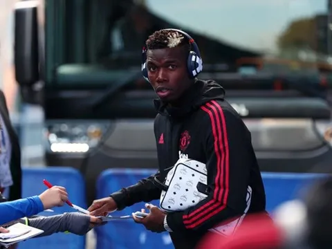 Pogba nhận đủ 'gạch đá' vì mắng Lindelof