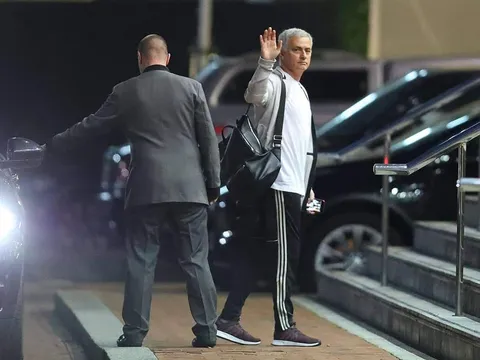 Pogba vắng mặt tại Lowry: Phải chăng Mourinho chơi chiêu?