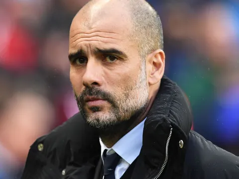 Pep Guardiola cai trị thiên hạ trên 'chiếc ghế không lưng tựa'