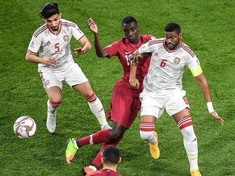 'Qatar không quan tâm đến hành động ném chai, giày dép của CĐV UAE'