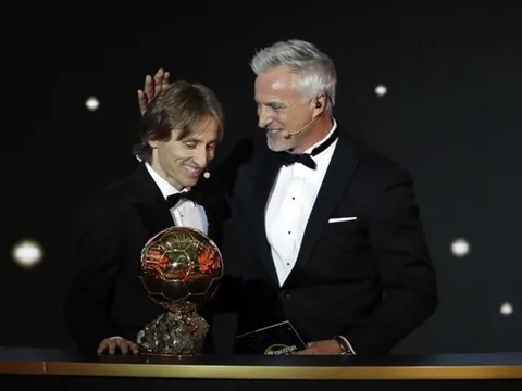 Modric tỏa sáng ngày lật đổ Ronaldo và Messi