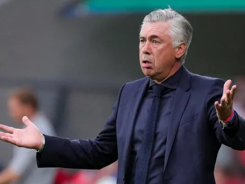 Quay lưng với quê nhà, Ancelotti chỉ muốn tới Anh