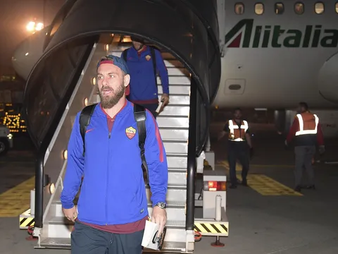 'Quậy' tung London, Roma tiếp tục bay đến Turin