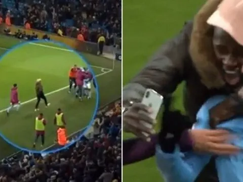 Quên chấn thương, sao Man City chạy như bay ăn mừng chiến thắng