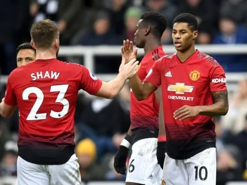 "Quên Lukaku đi! Hãy lo lắng về cậu bé này - người sẽ hủy diệt mọi đội bóng"