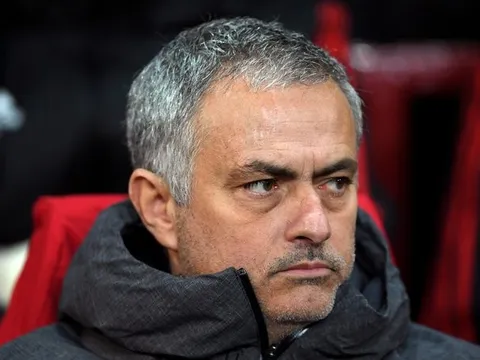 Quỷ Đỏ cầm đầu nhóm chống lại lịch chuyển nhượng tại Anh