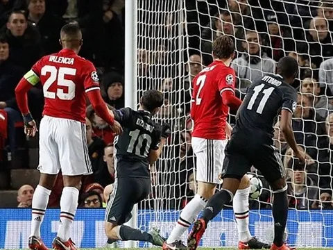 Quỷ đỏ suýt ôm hận vì cái lưng của Alan Dzagoev