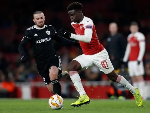 Ra mắt như mơ, thần đồng Arsenal được ví "kĩ thuật như Ronaldo"