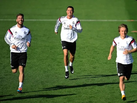 Ramos đá đểu Ronaldo hay là nhờ 'PR'