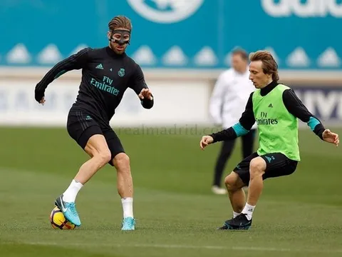 Ramos gia nhập đội hình "siêu anh hùng" đeo mặt nạ