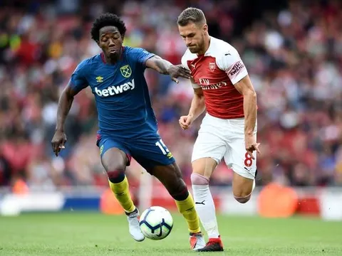 Fan Chelsea hồ hởi đón Aaron Ramsey
