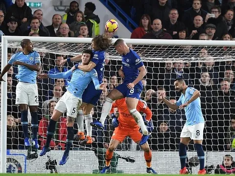 Ranh mãnh kẹp cổ John Stones, Luiz lắc đầu ngược khiến Ederson phải "chôn chân"